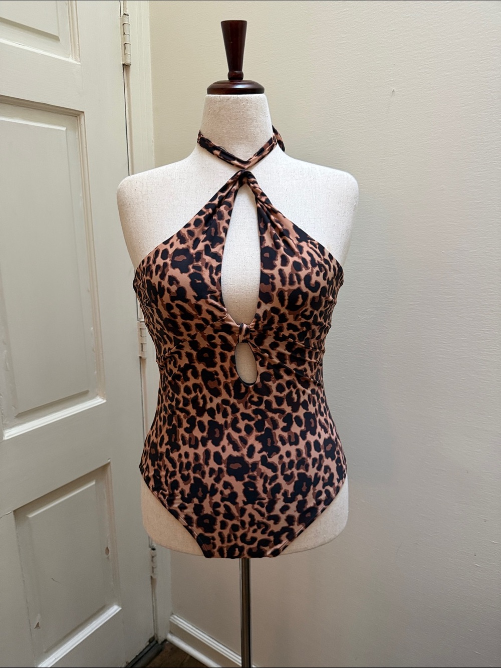 NWT Cupshe Leopard Halter One-Piece Swimsuit in Brown and Black Size Large